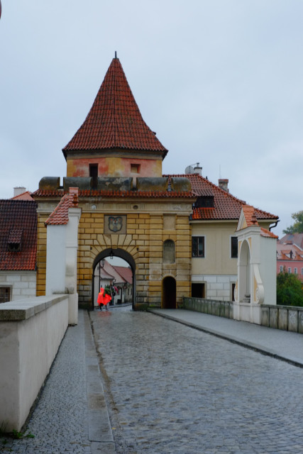 町の北にある、ブジェヨヴィツェ門から中に入る